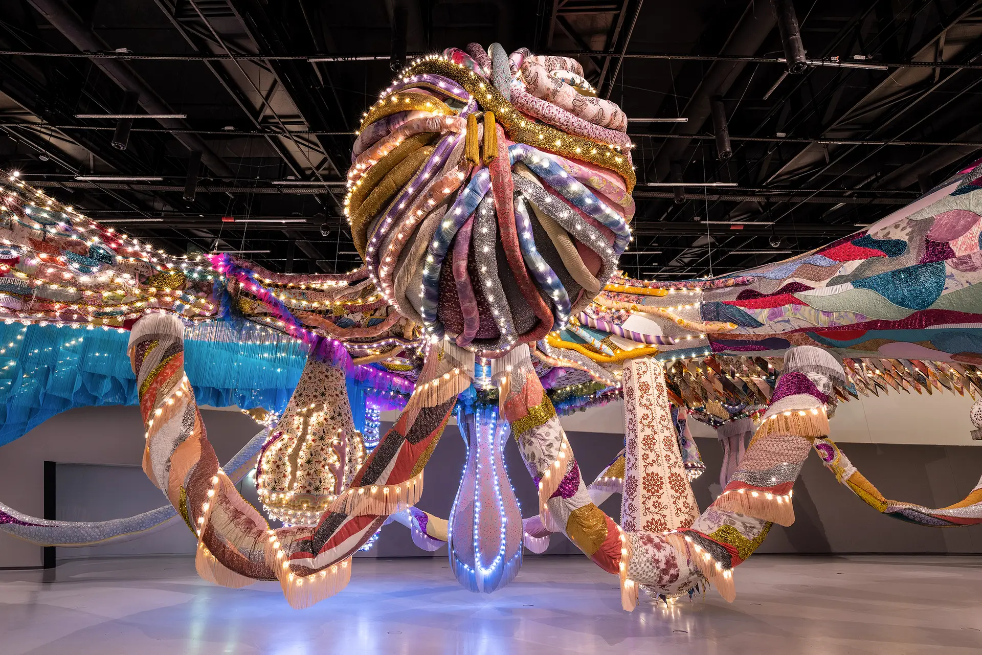 A “Valkyrie Octopus” de Joana Vasconcelos: polvo e baleia