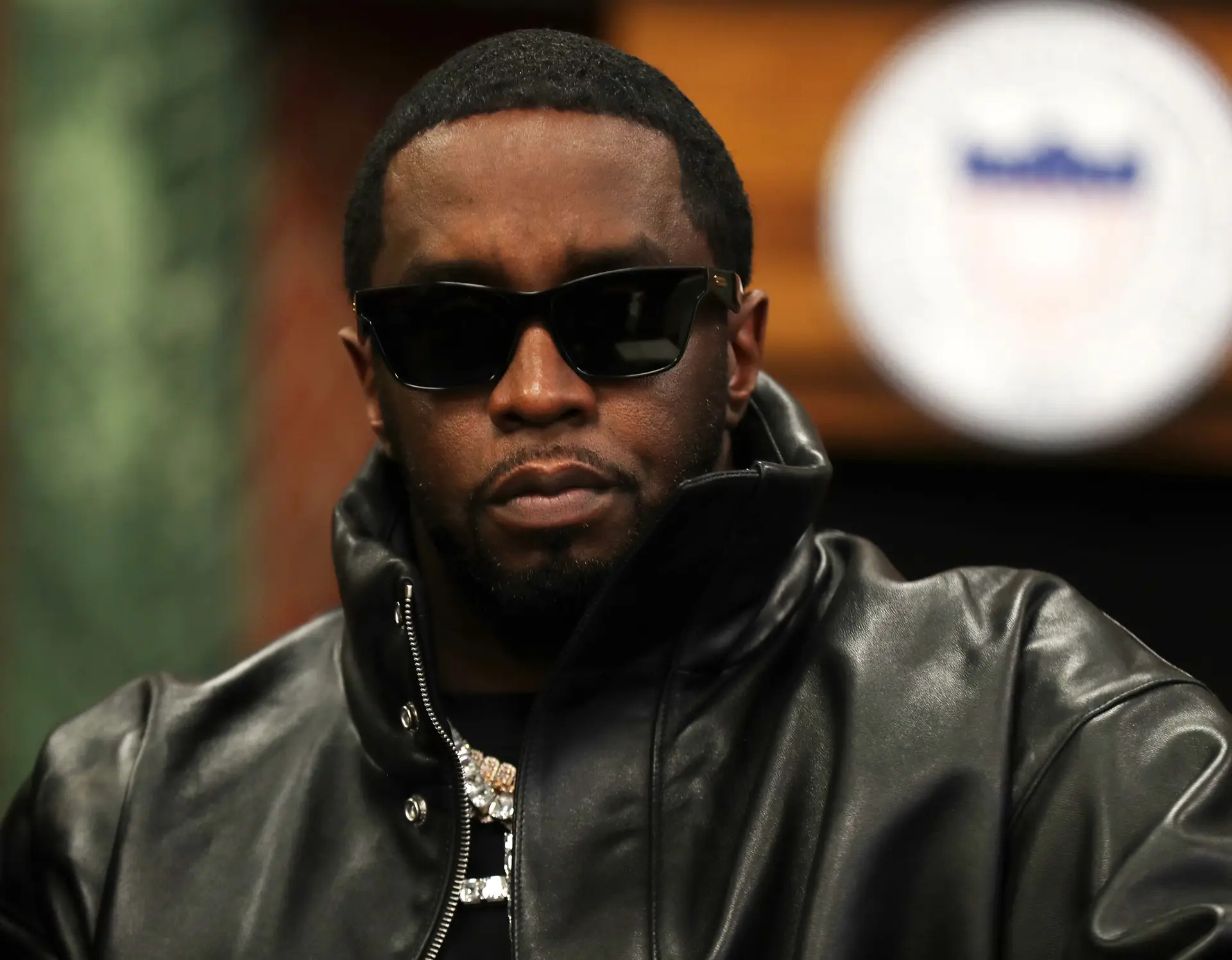 Agentes federais fazem buscas nas mansões de Sean ‘Diddy’ Combs em Los