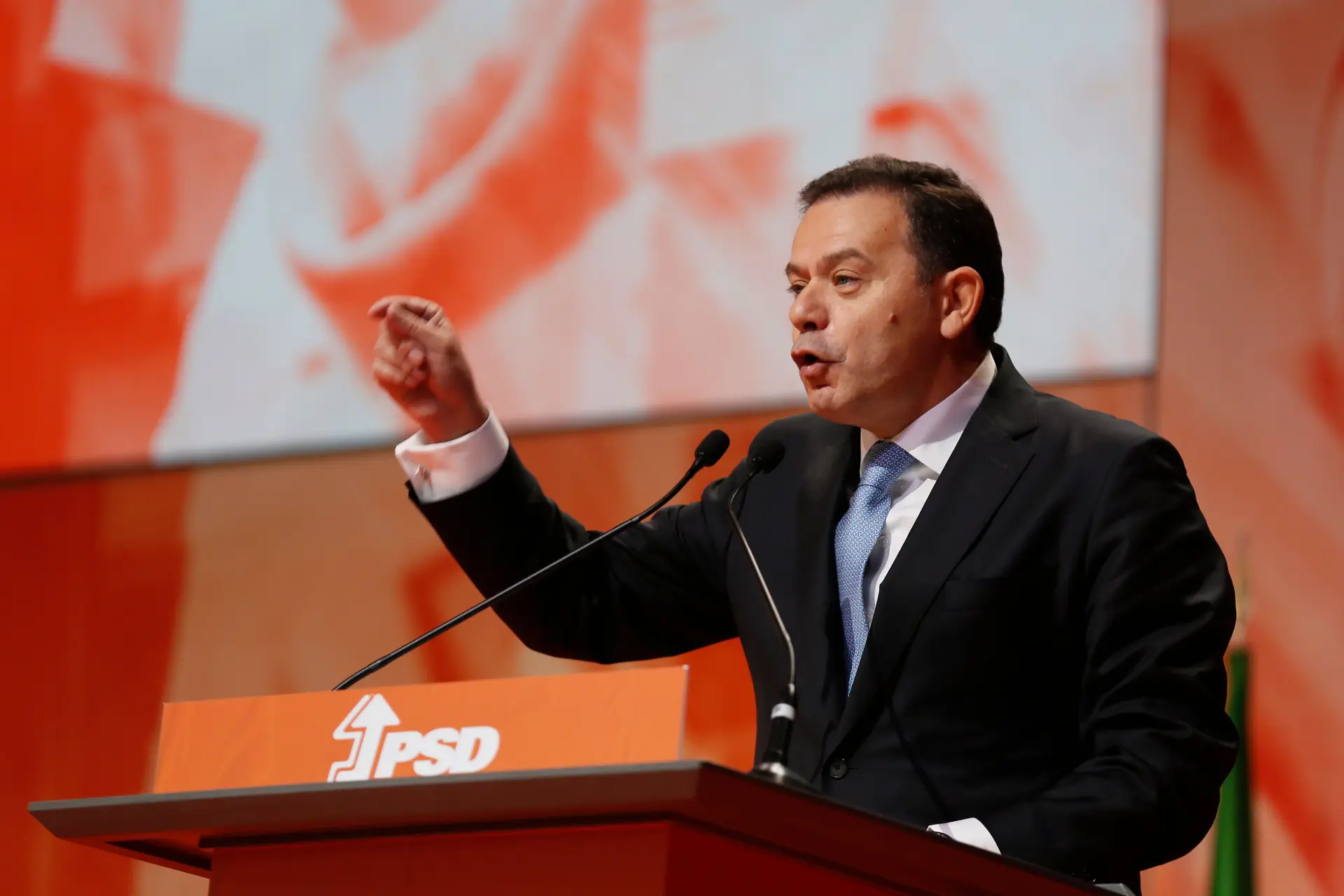 Montenegro escolhe Pedro Nuno, compara-o ao 'gonçalvismo’ e a Sócrates e pede: “Deus nos livre de ter um radical no Governo”