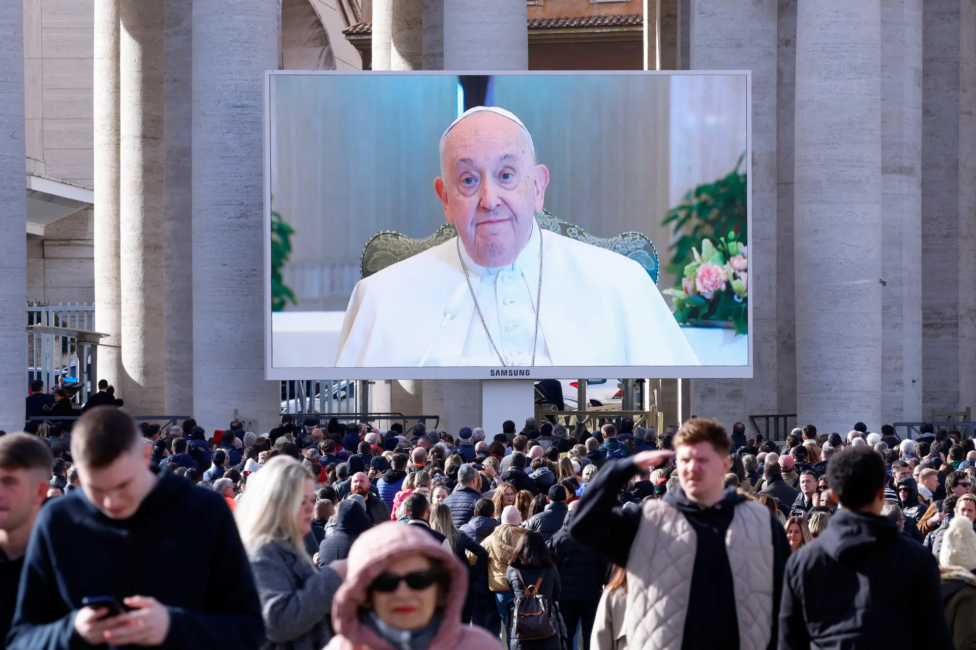 Uma infeção pulmonar impediu o Papa Francisco de celebrar o Angelus dominical na Praça de São Pedro