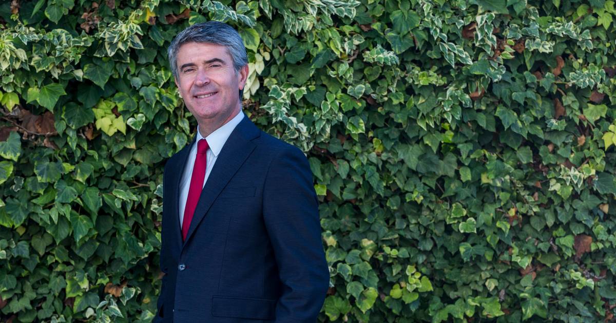 Inimigo Público. Carneiro prepara oposição violenta ao Governo: a partir de agora já não manda cartas, só mensagens Whatsapp