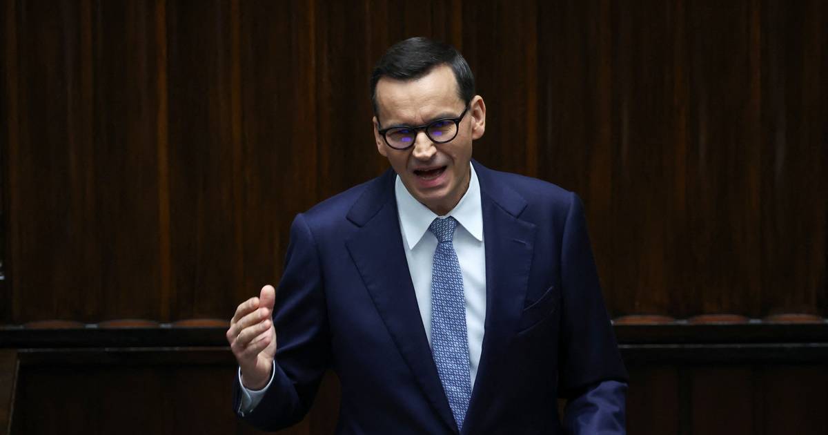 Presidente polaco dá posse a novo governo nacionalista minoritário