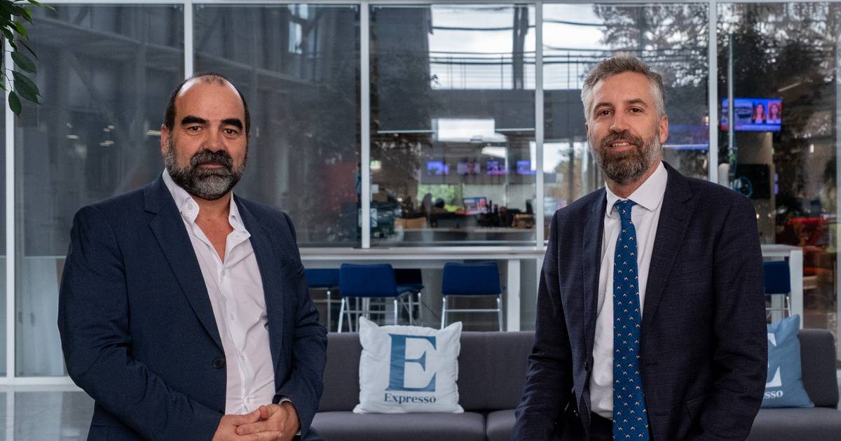 Com entrevistas a Carneiro e Pedro Nuno, “Perguntar Não Ofende” regressa ao top de podcasts do Expresso
