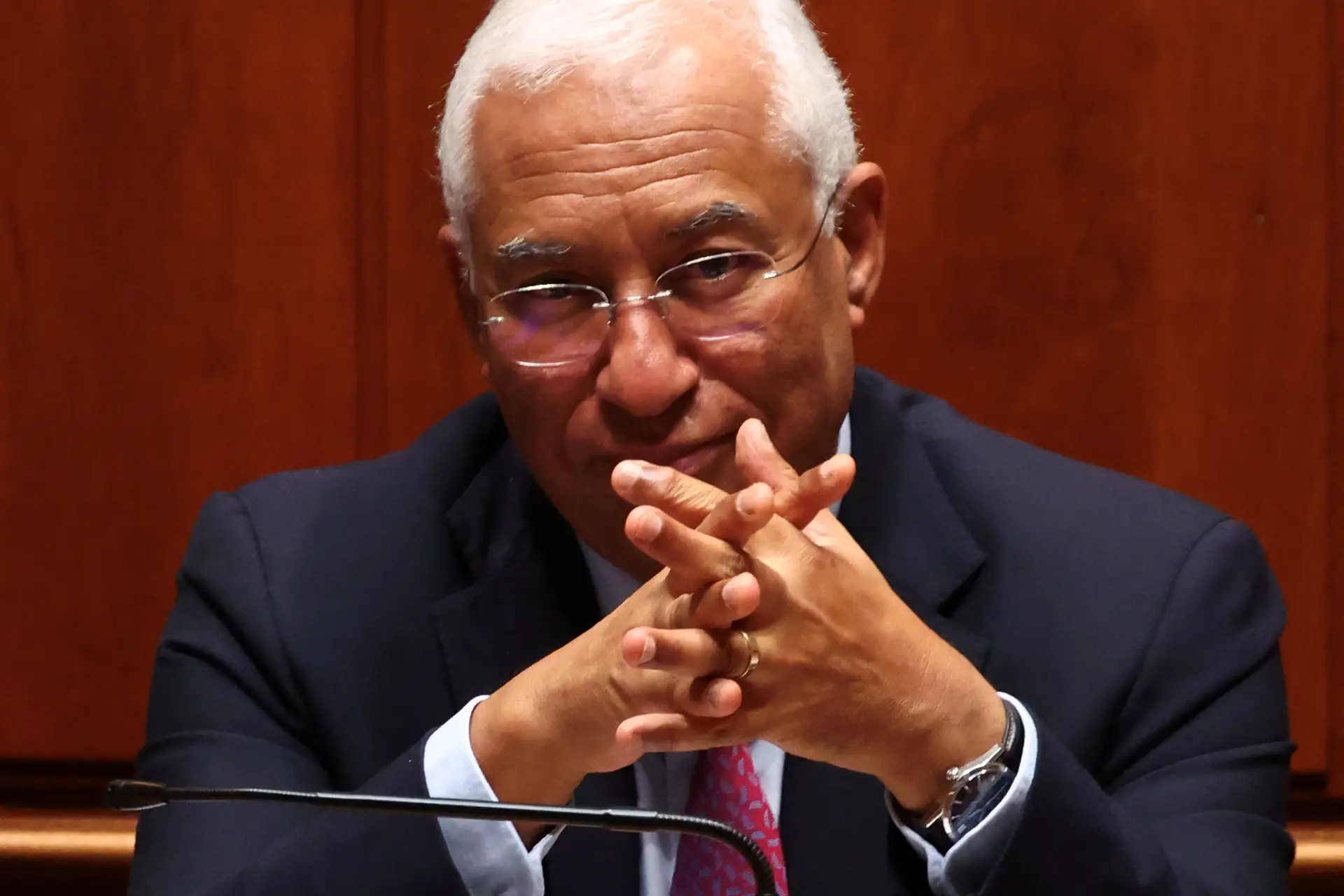 Último orçamento de Costa aprovado numa despedida engolida pela campanha eleitoral