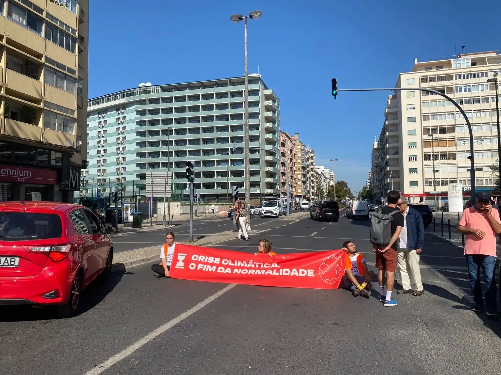 Ocupação da Avenida de Roma por ativistas do movimento Climáximo em outubro de 2023