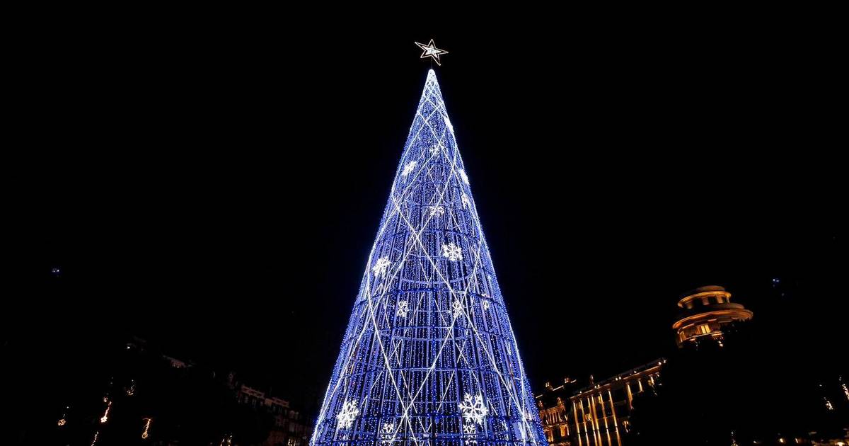 Invicta já se ‘vestiu’ de Natal: milhares juntam-se no Porto para ver iluminações a acender