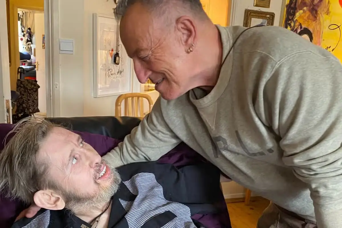 Shane MacGowan e Bruce Springsteem em maio de 2023