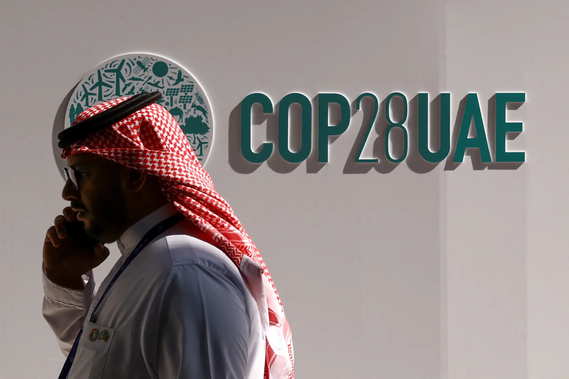 COP28: acordo de Paris não chega, é preciso retirar o CO2 acumulado na  atmosfera desde a Revolução Industrial - Expresso