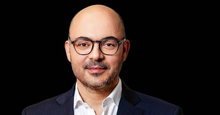 Europa: entre dois gigantes e a eterna hesitação