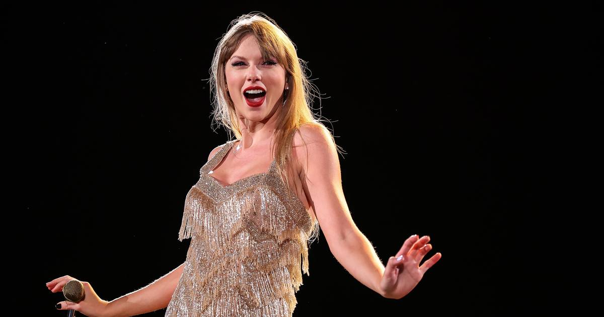 Taylor Swift tropeça nas escadas a meio de um concerto em Tóquio: “A minha vida passou-me à frente dos olhos”