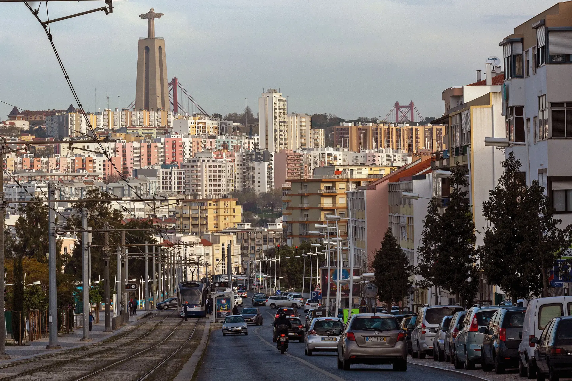 Almada está a assinalar meio século de elevação a cidade, enfrentando desafios de crescimento