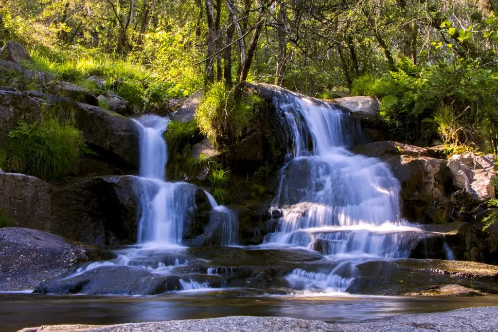 Montes, miradouros, lagoas e cascatas para descobrir no coração do Minho