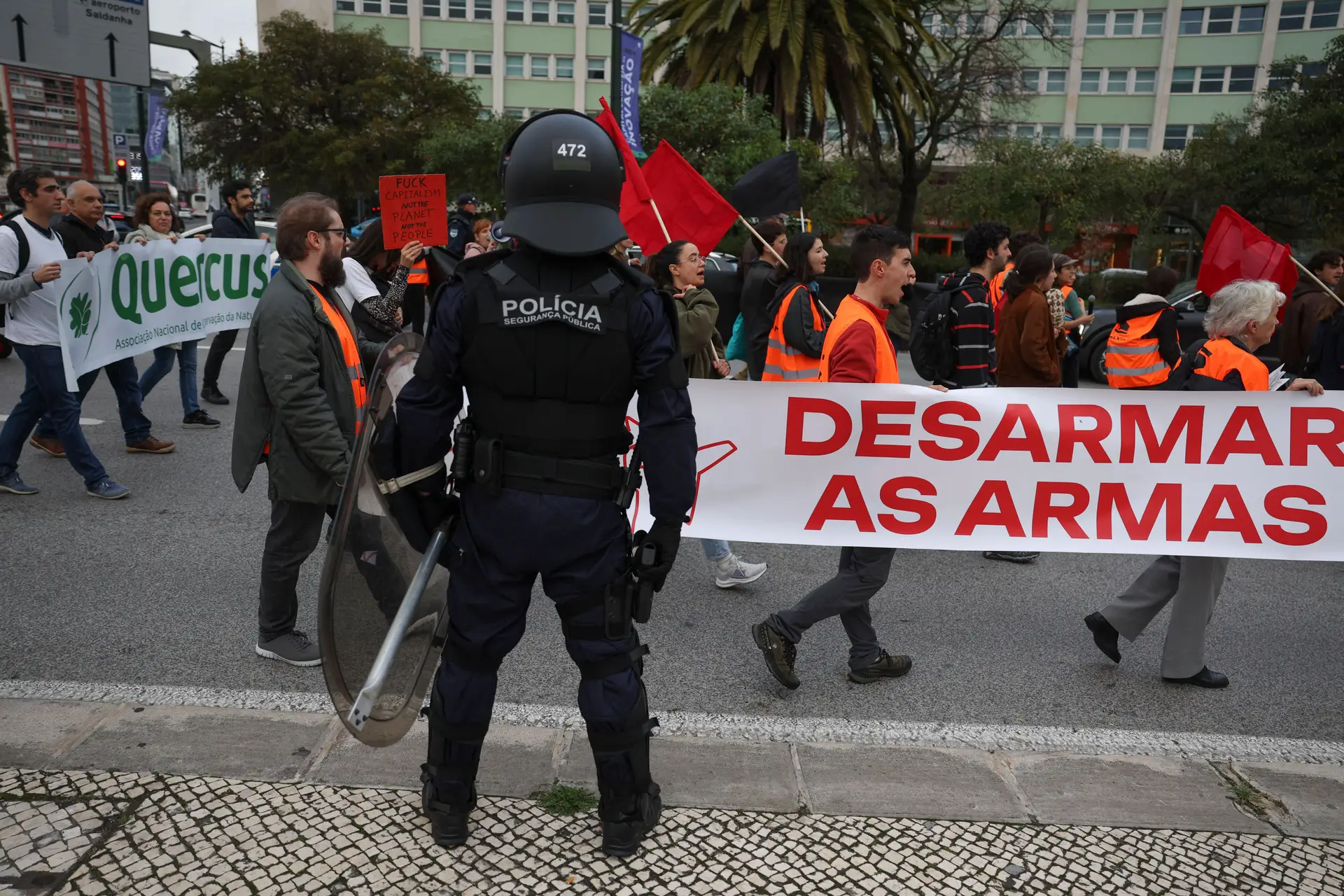 Ativistas da Climáximo na ação pelo clima, em Lisboa, que incluiu uma "Assembleia de Resistência"