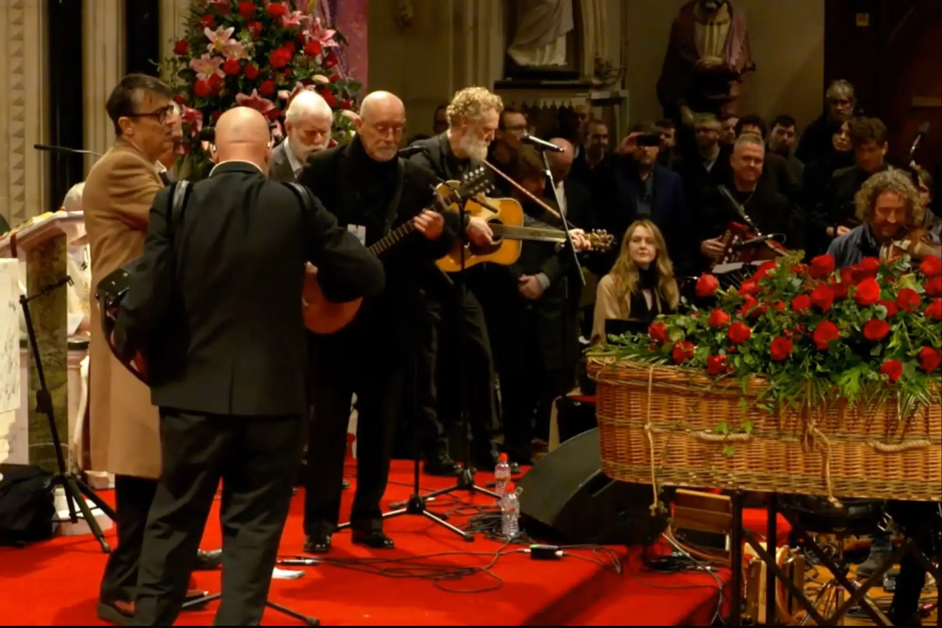 Pogues no funeral de Shane MacGowan