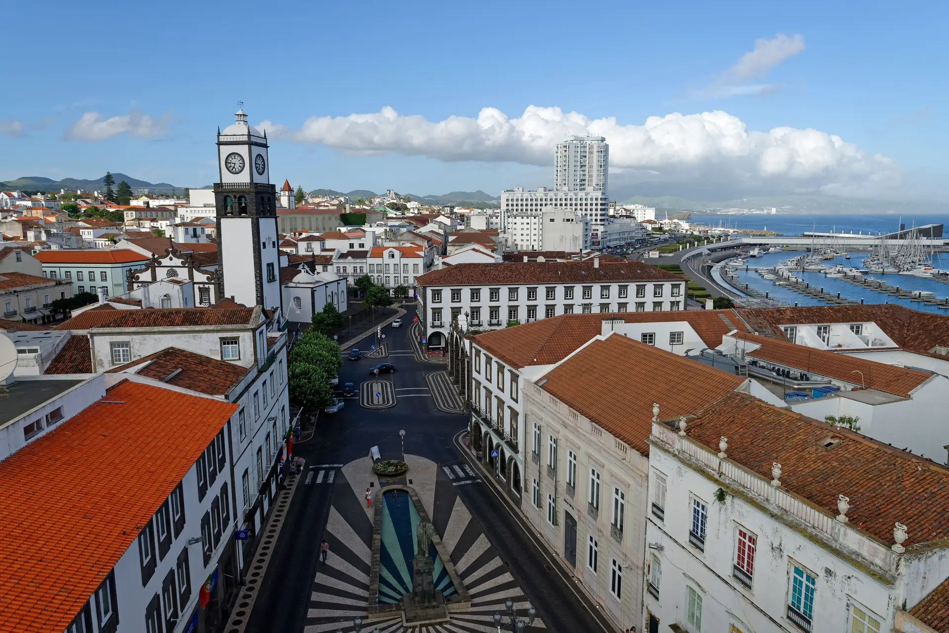 Instituições estáveis e cativar jovens: o futuro dos Açores passa por aqui