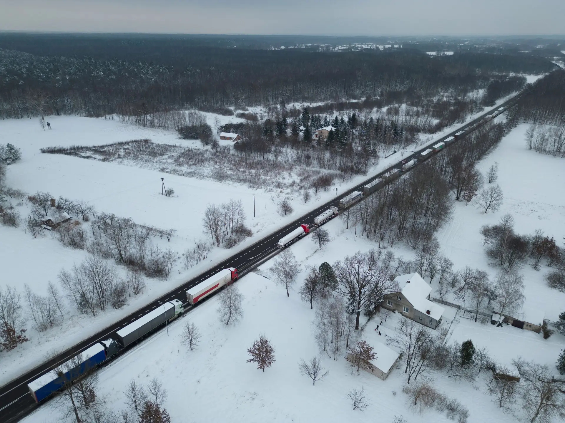 Fila de camiões para atravessar fronteira de Iagodyn-Dorohusk, 4 de dezembro de 2023
