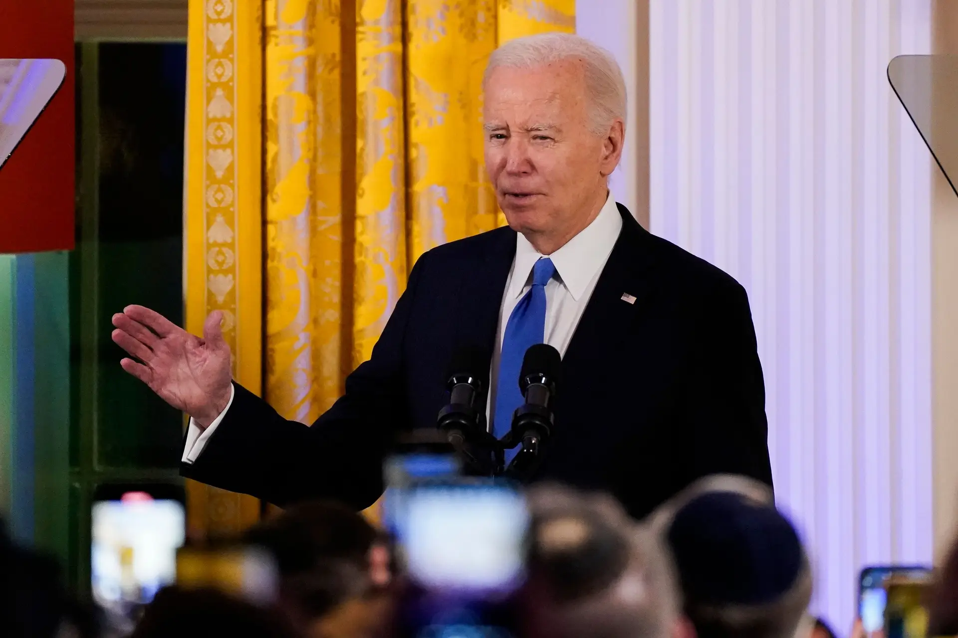 "Angustiantes e perigosos": Biden critica os comentários de Trump sobre a NATO