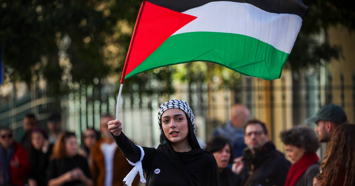 Palestinianos e judeus juntam-se a mais de duas mil pessoas num cordão humano em Lisboa para “defender a vida” em Gaza