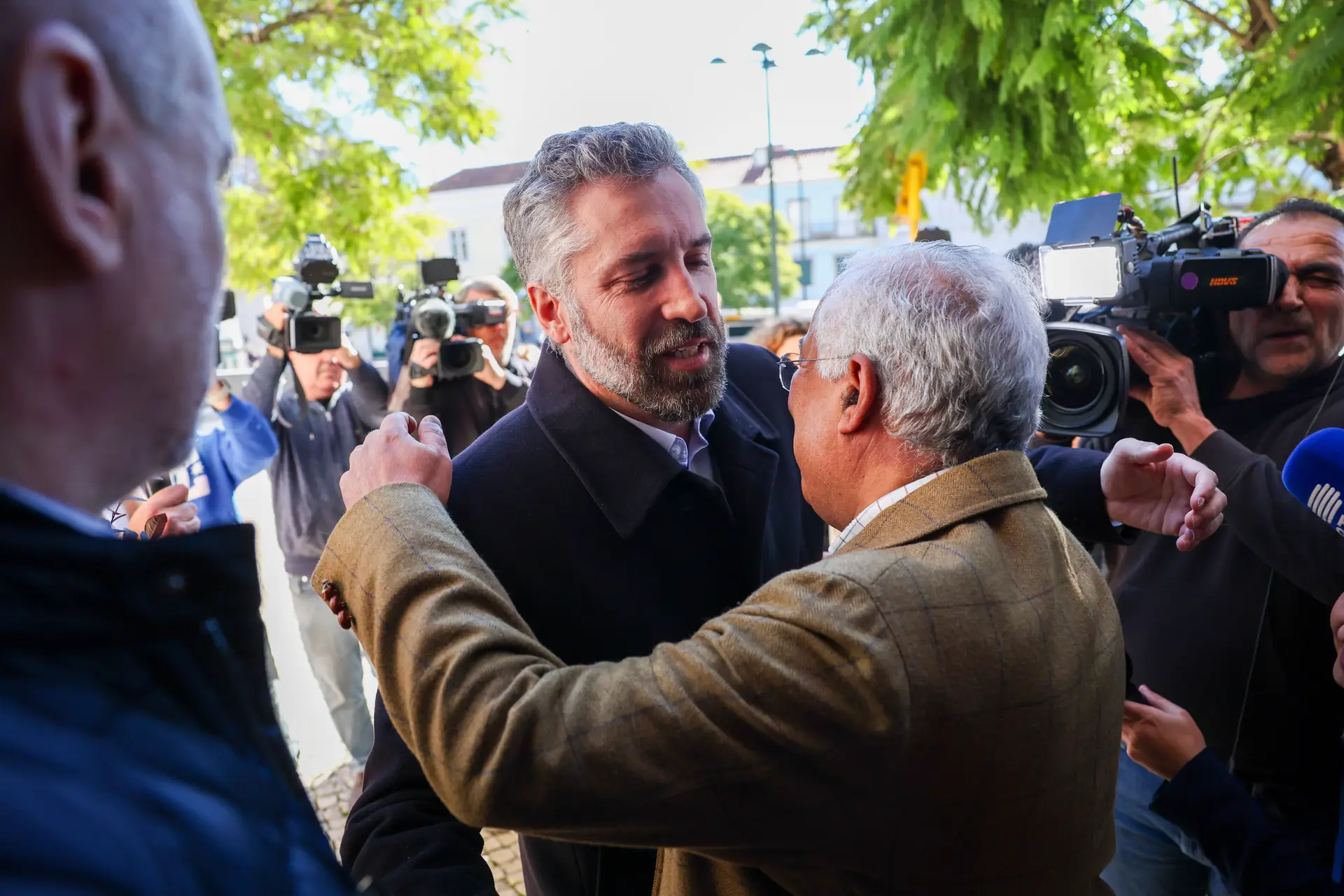 Costa promete “não assombrar ninguém”, Pedro Nuno garante “inovação”. O testemunho está passado no PS