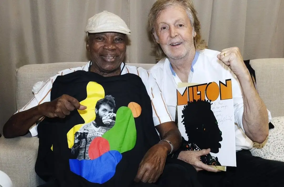 Paul McCartney e Milton Nascimento encontraram-se e trocaram presentes no Rio de Janeiro