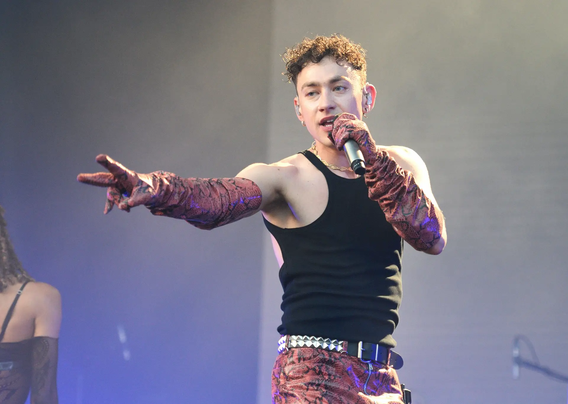 “Prometo representar o meu país da forma mais gay possível”: Olly Alexander, dos Years And Years, vai concorrer à Eurovisão pelo Reino Unido