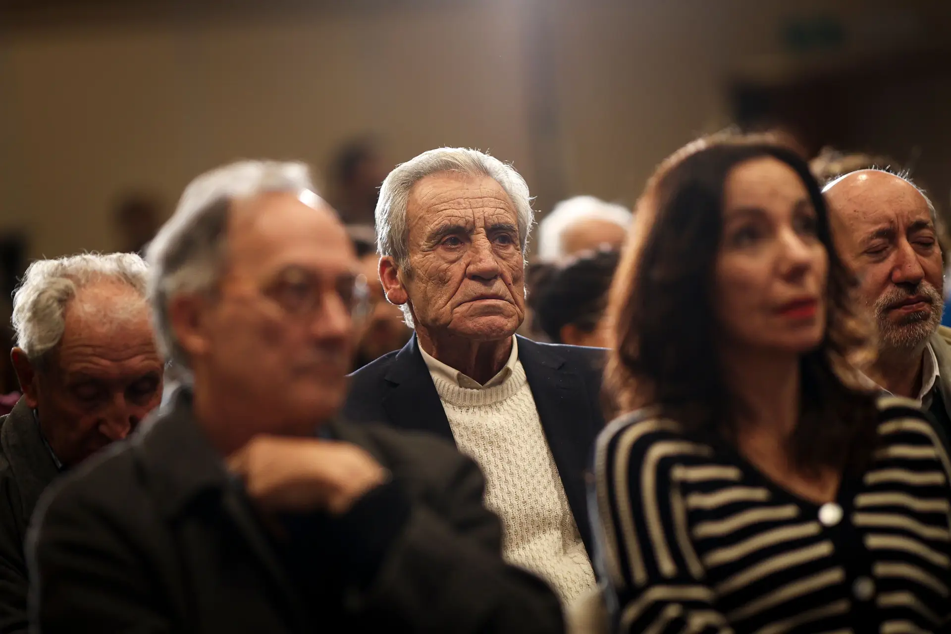 Jerónimo de Sousa discursa no encontro nacional do PCP, com Paulo Raimundo e João Oliveira