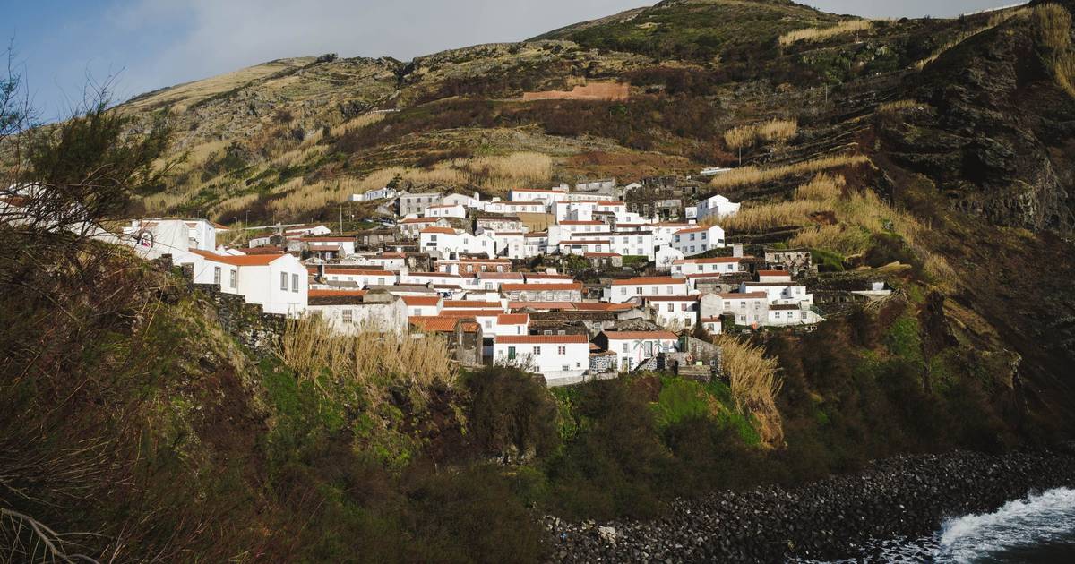 Corvo recupera a arte da tecelagem, extinta há décadas