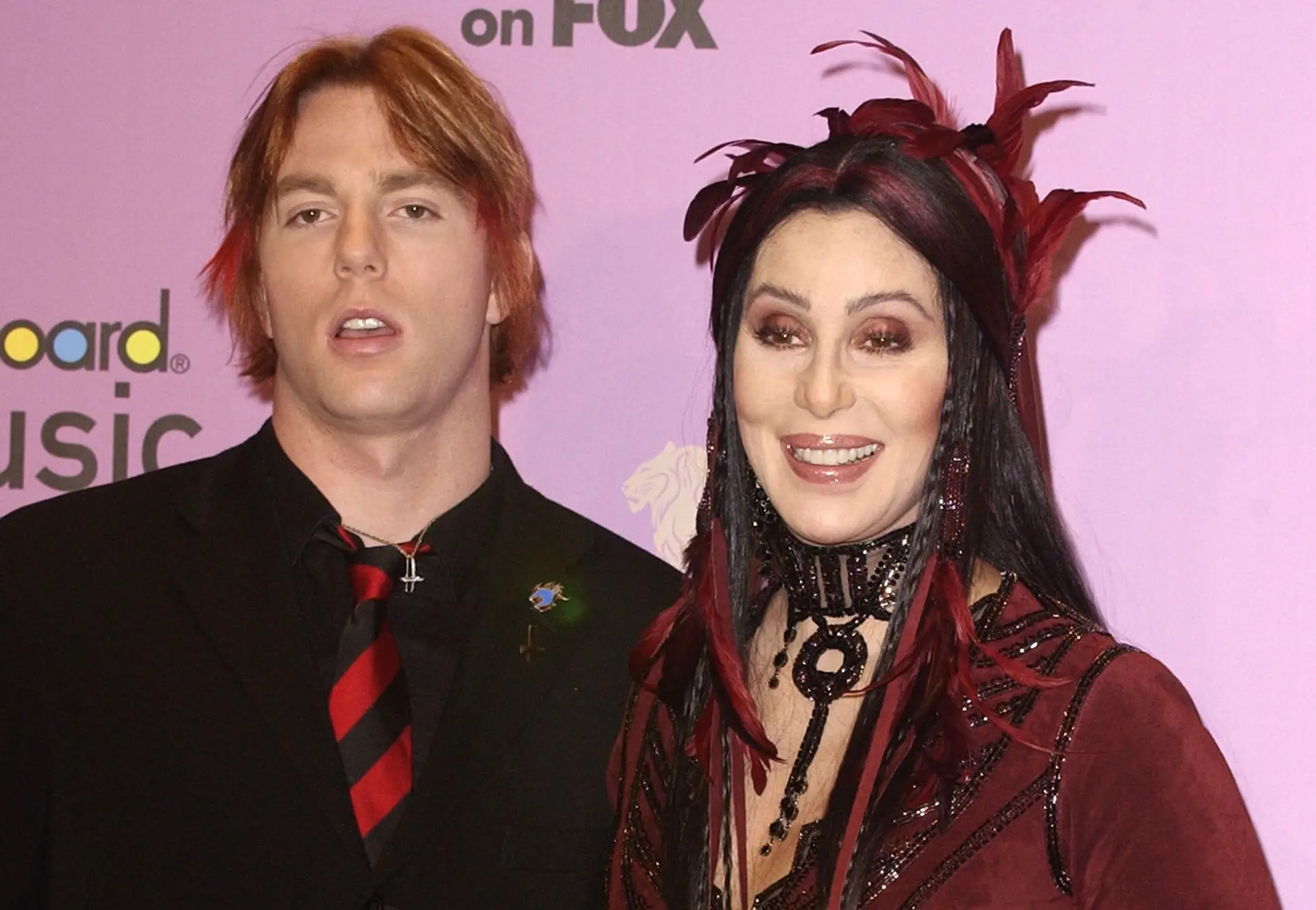 Elijah e Cher em 2002