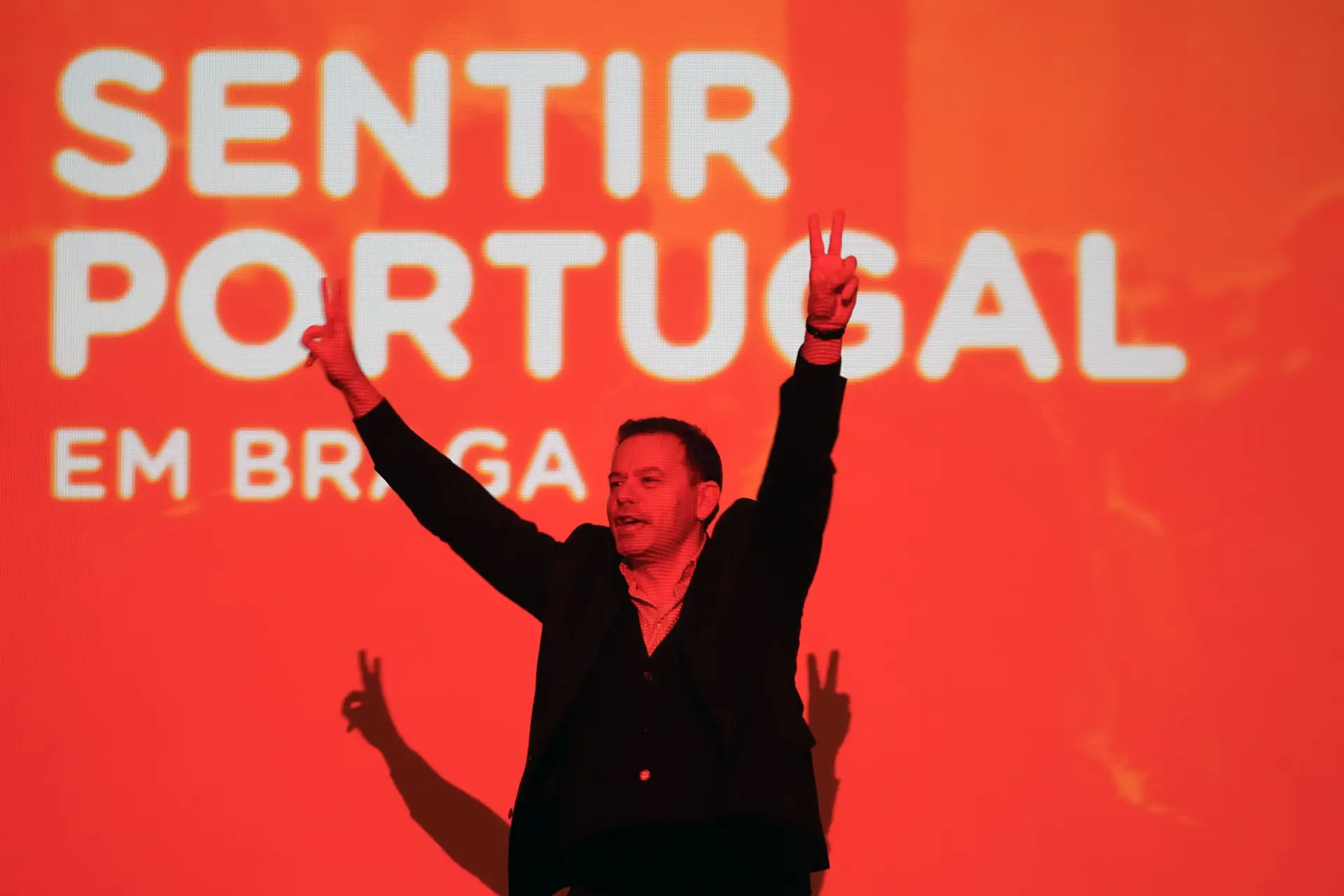 Em ‘marcação cerrada’ a Pedro Nuno, Montenegro fala aos “desiludidos” da maioria absoluta e pede que “acreditem” no PSD