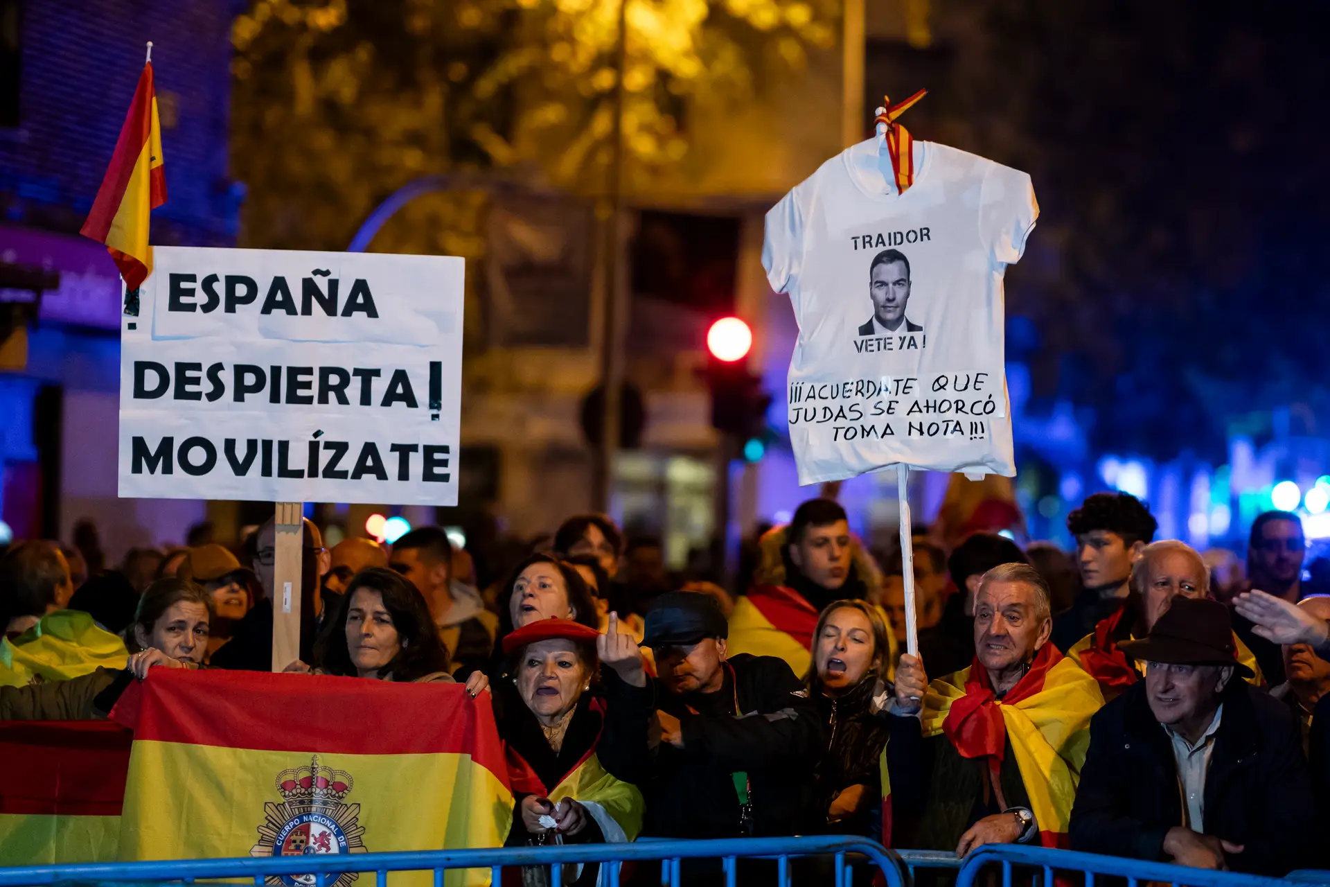 Destruição de efígie de Sánchez à paulada em manifestação motiva debate em Espanha: delito de ódio ou liberdade de expressão?
