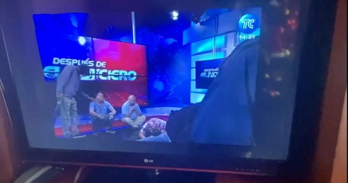 Homens armados invadem estúdio de televisão no Equador em direto