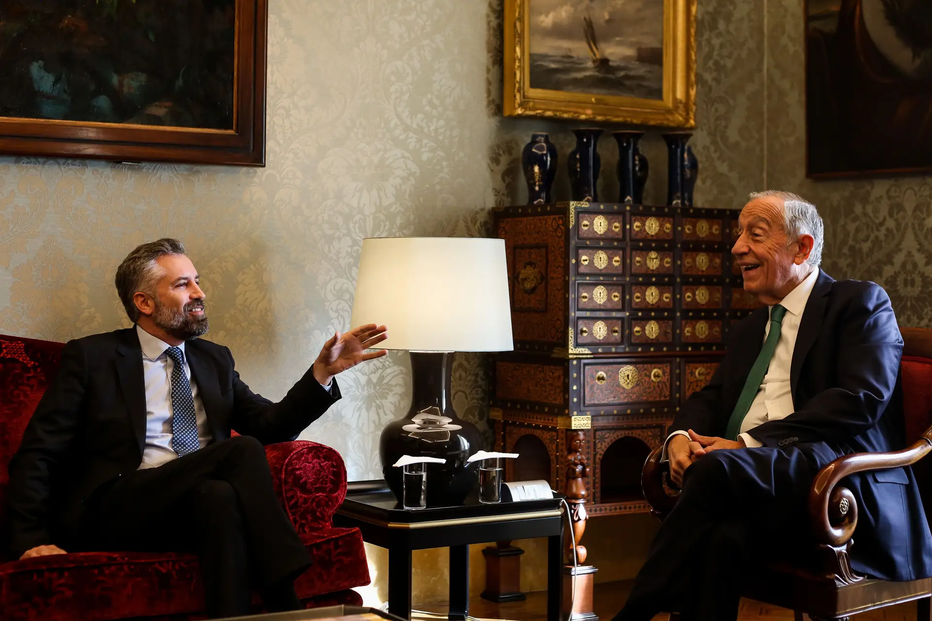 Marcelo Rebelo de Sousa recebe o novo secretário geral do partido socialista Pedro Nuno Santos e o presidente Carlos César.