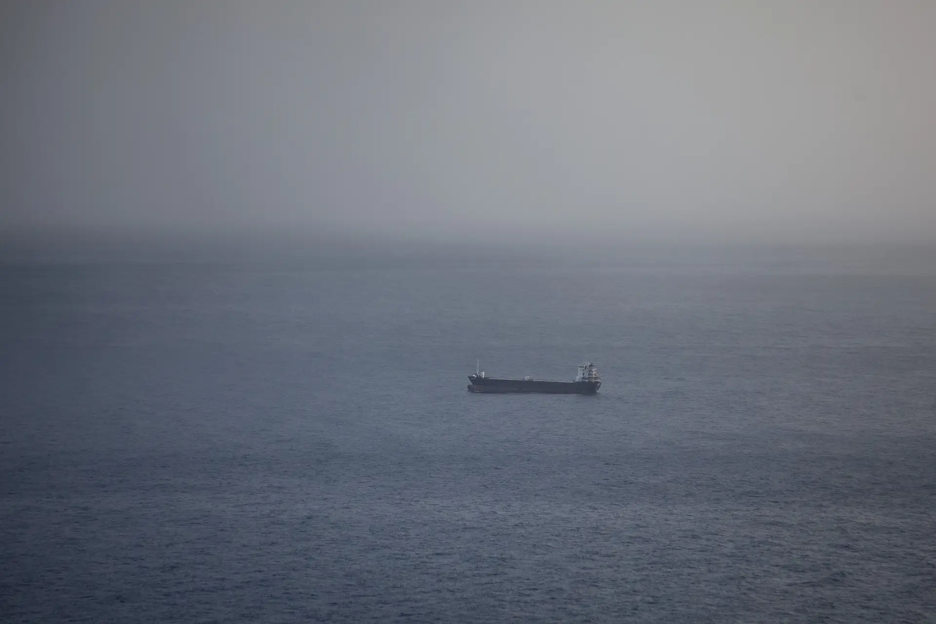 Huthis atacam navios de carga no Mar Vermelho