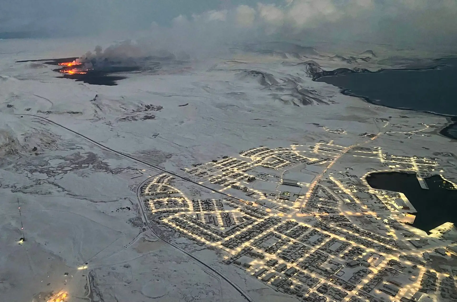 Nova erupção vulcânica perto do porto islandês de Grindavik Expresso