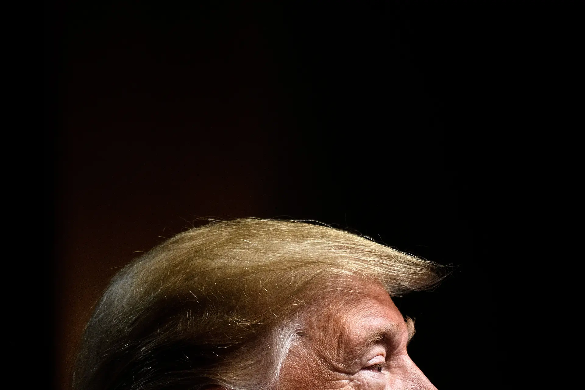 Trump quer adiar por 30 dias pagamento de 338 milhões de euros por fraude