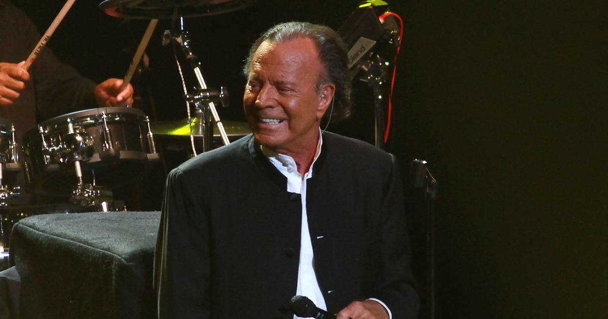 Julio Iglesias acusado de agressões sexuais e tráfico humano por antigas empregadas