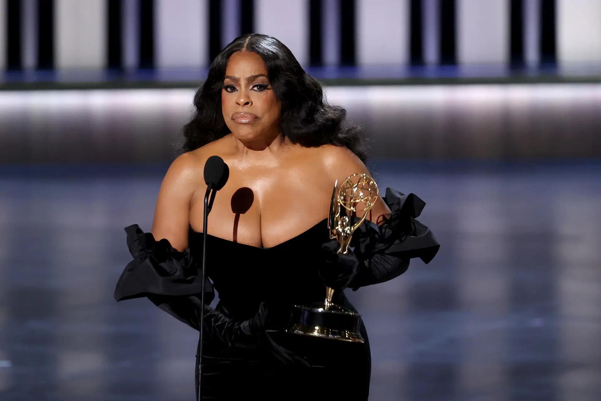 Niecy Nash-Betts venceu a estatueta de Melhor Atriz Secundária pelo papel na série "Monstro: A história de Jeffrey Dahmer"