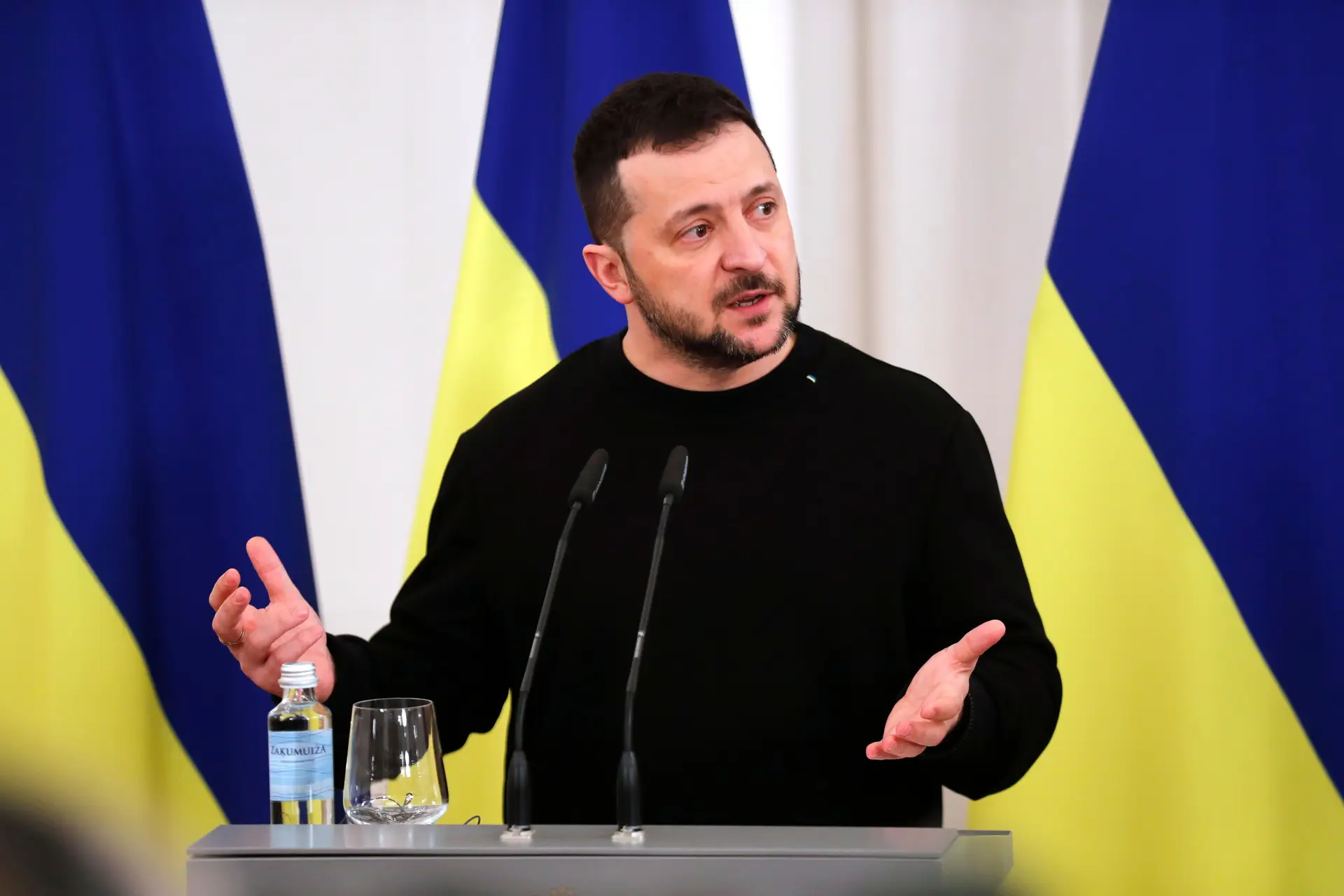 Zelensky pede ajuda para garantir "superioridade aérea" da Ucrânia sobre a Rússia