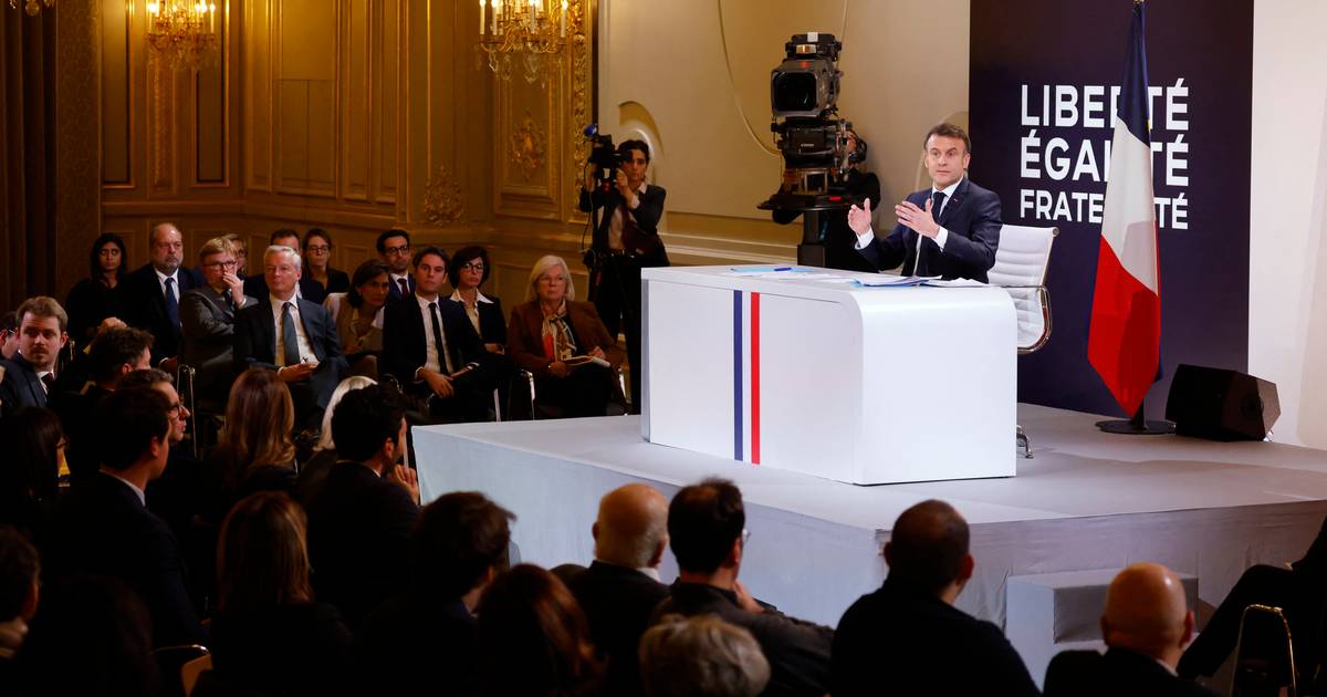 Contra Marine Le Pen, Macron quer conquistar o terreno conservador