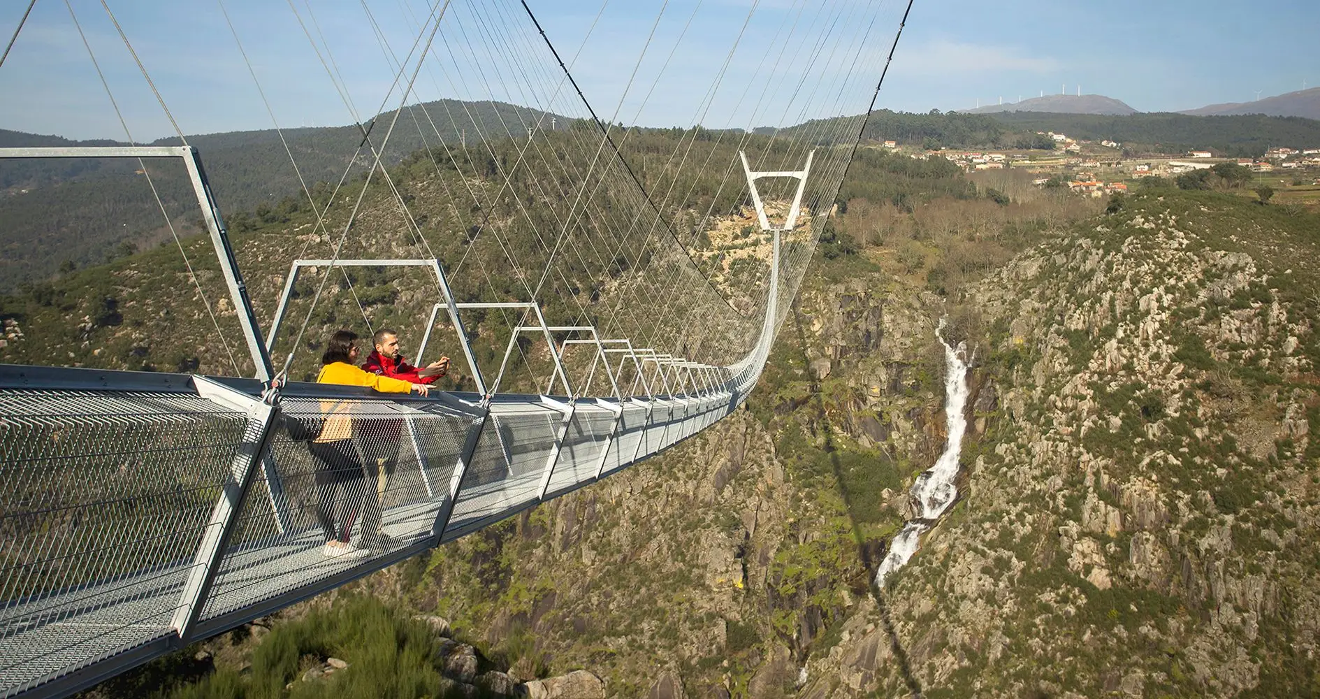 Após os grandes incêndios, ponte suspensa de Arouca já reabriu ao ...