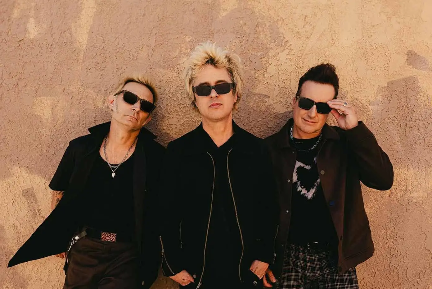 Green Day, do niilismo adolescente ao fim do sonho americano “Saviors