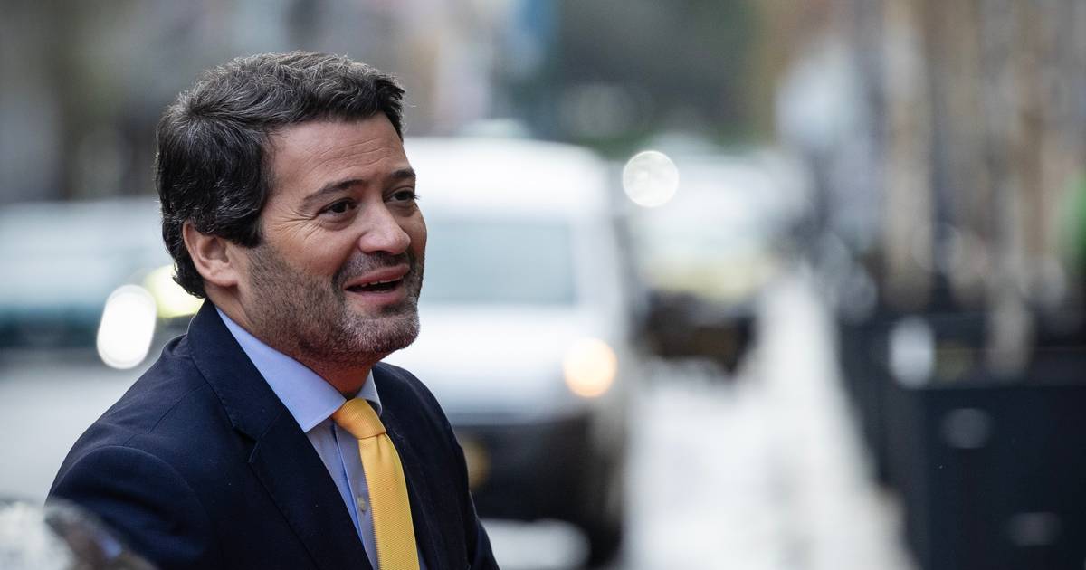 André Ventura ataca AD por admitir viabilizar eventual Governo do PS