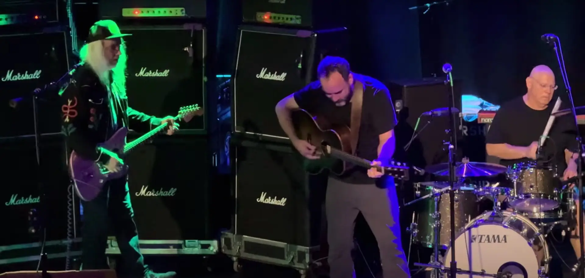 Dave Matthews junta-se aos Dinosaur Jr. para versão de ‘Cortez the Killer’, de Neil Young. E houve encontro da geração ‘grunge’ em Seattle