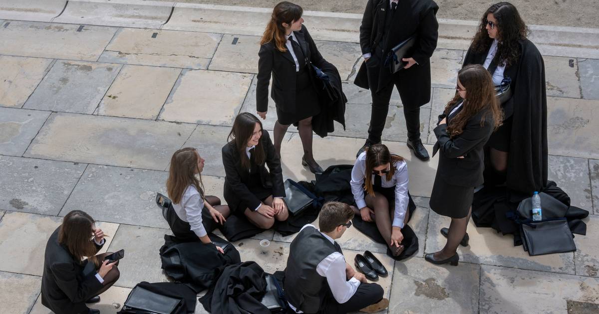 Descongelamento das propinas: Associação Académica de Coimbra teme “elitização do ensino superior”