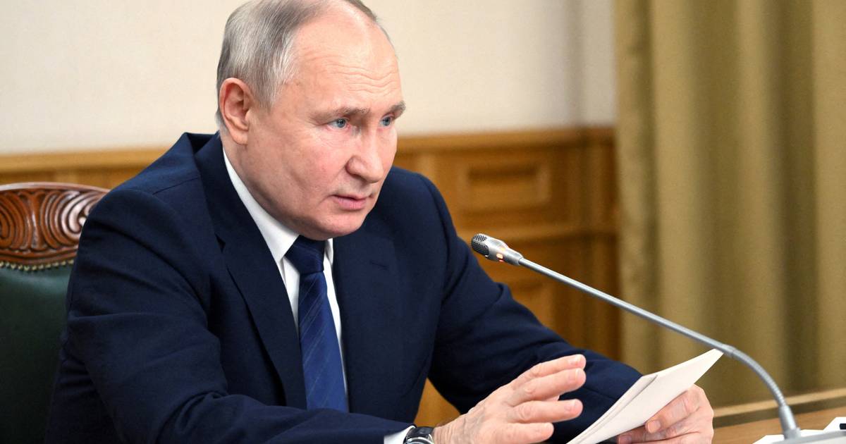 Putin diz que avião russo foi abatido pela Ucrânia, que duvida de prisioneiros a bordo