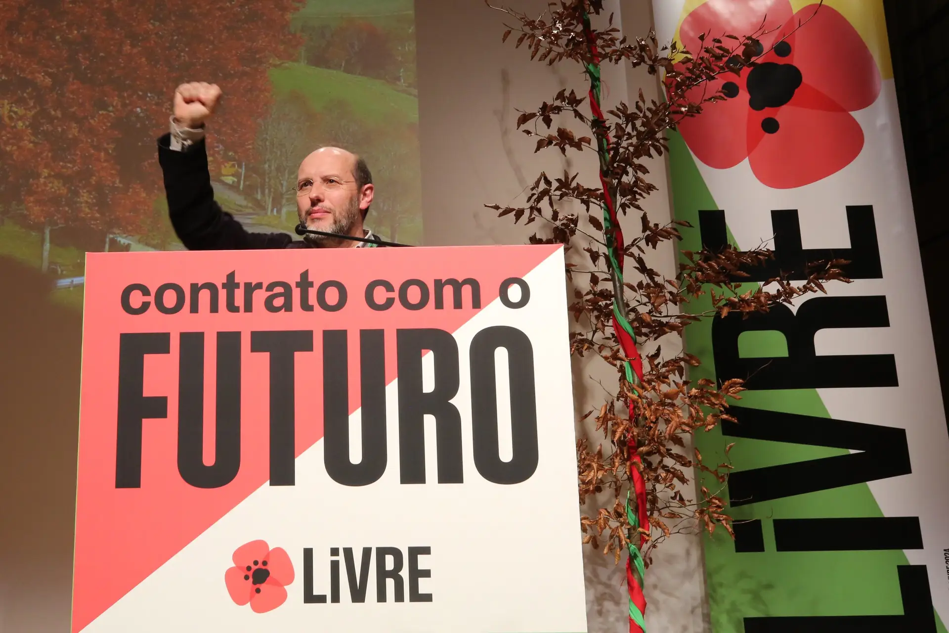 Rui Tavares lembra que as “democracias perdem-se" e pede aos partidos para “evitar erros do passado”