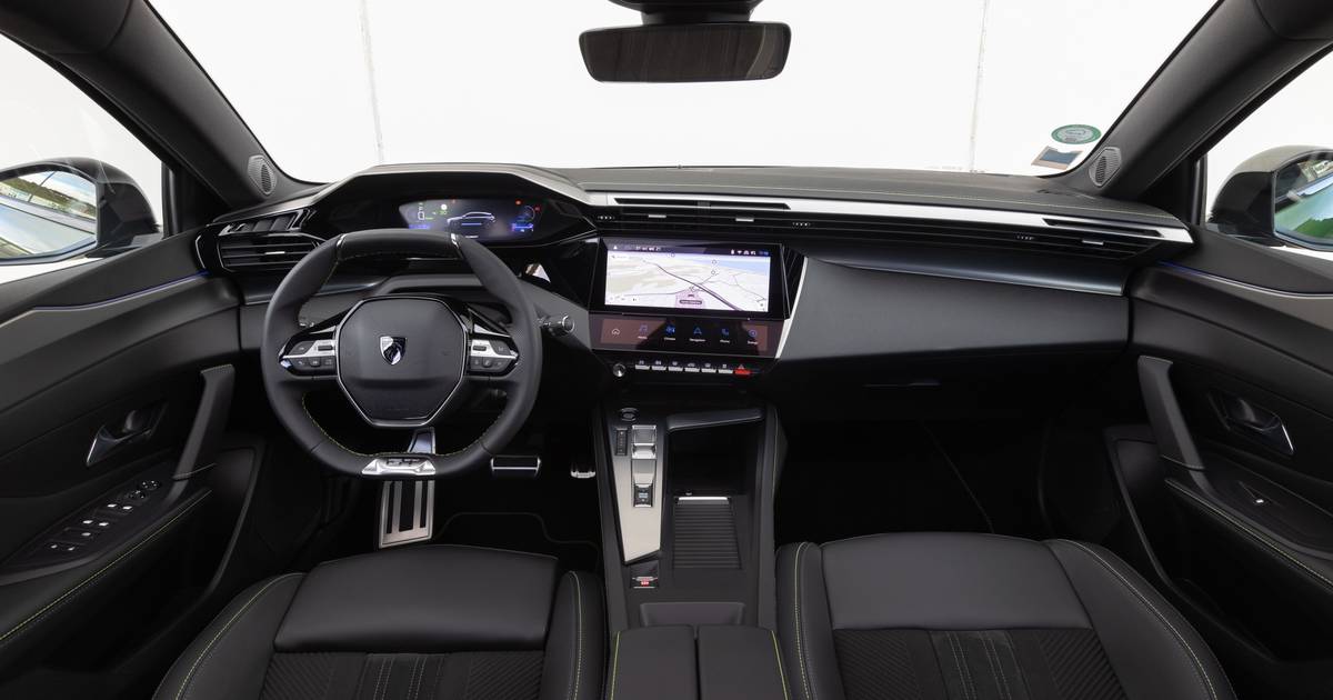 Gigante automóvel Stellantis com prejuízos de 22,3 mil milhões de euros em 2025