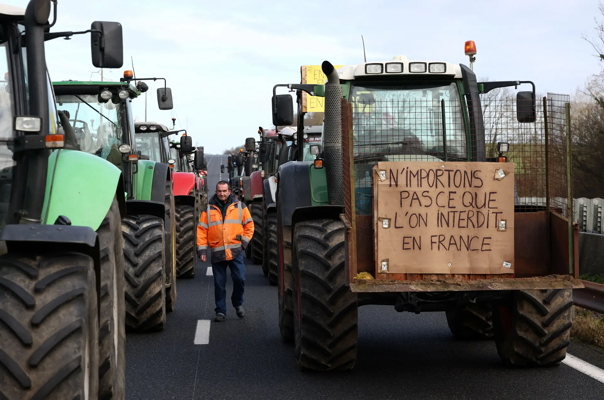 Protesto dos agricultores em França motiva "importante dispositivo defensivo" em Paris