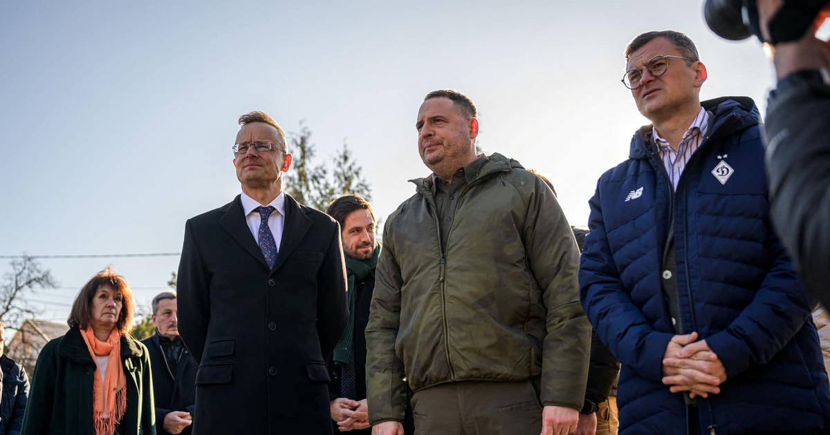Ministro dos Negócios Estrangeiros húngaro “está pronto” para acordar ajuda à Ucrânia