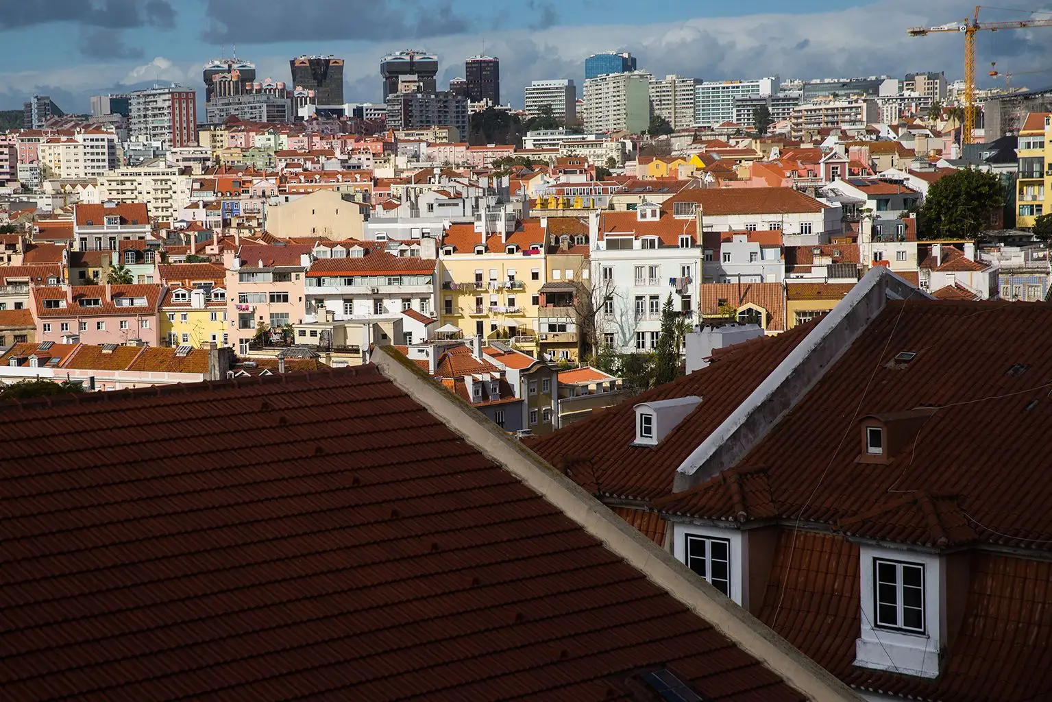 Preços das casas em Portugal subiram 10% no terceiro trimestre de 2023, acelerando no Porto, mas abrandando em Lisboa
